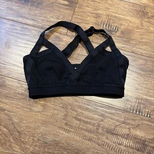Aritzia Sleek Black Cross-Back Sports Bra